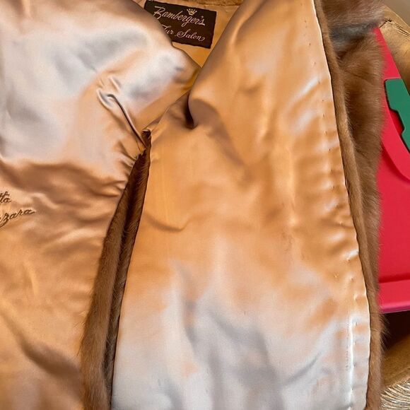 VINTAGE MINK STOLE IN FAWN COLOR BY BAMBERGER’S FUR SALON - Picture 9 of 10
